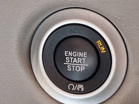 Used 2024 Chrysler Pacifica Touring-L FWD image 25