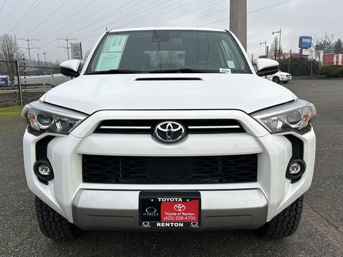 Certified 2024 Toyota 4Runner TRD Off-Road image 2