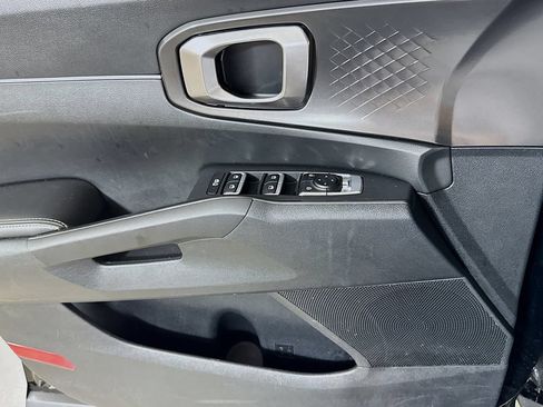 Used 2024 Kia Sorento S FWD image 16
