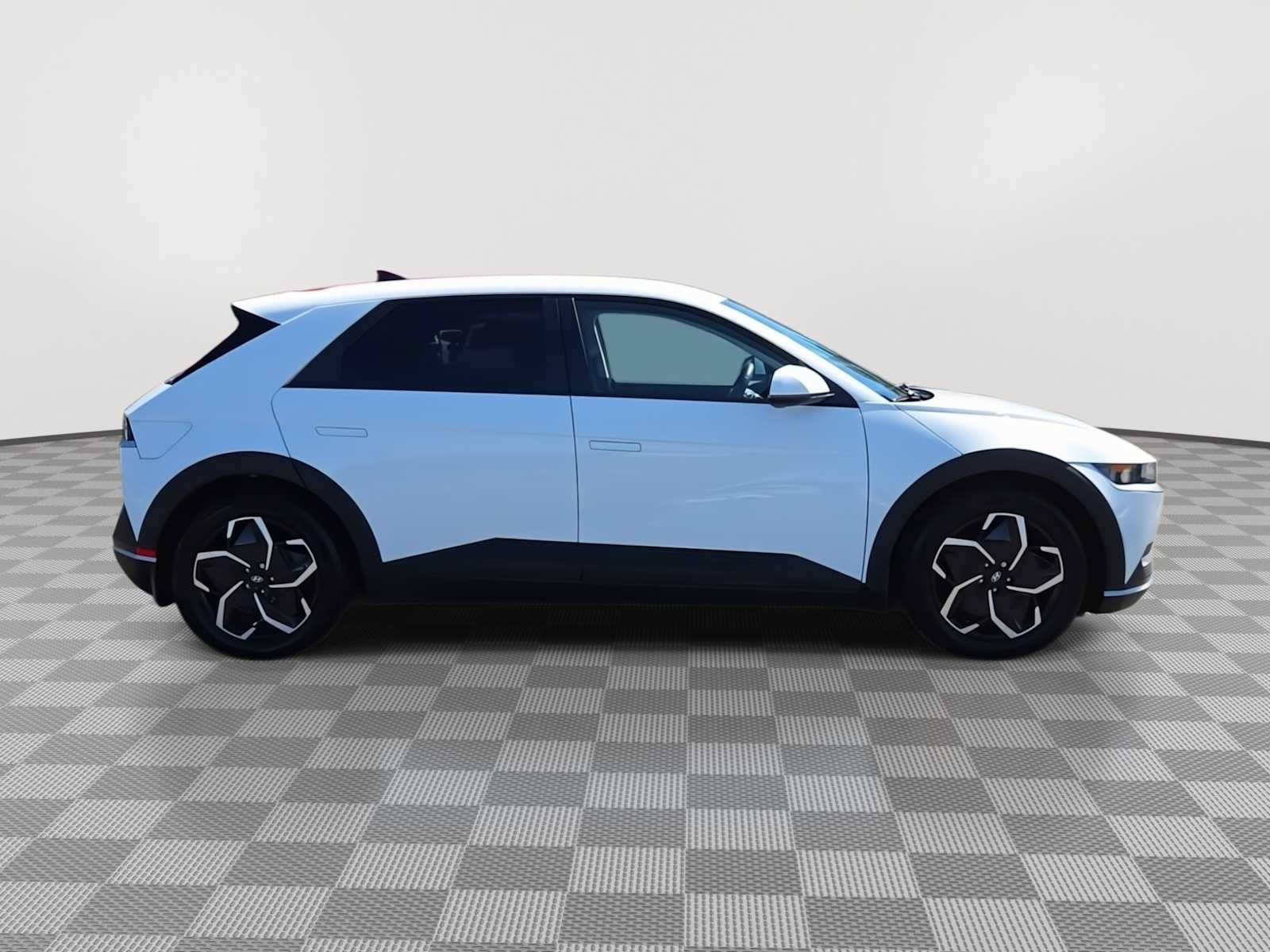 Used 2024 Hyundai Ioniq 5 SE RWD image 9