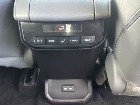 Used 2022 Toyota Highlander XLE AWD/4WD image 12