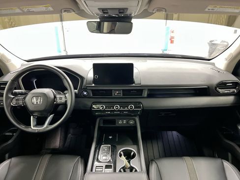 Used 2024 Honda Pilot Touring image 10