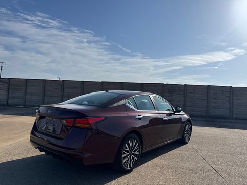 Certified 2025 Nissan Altima 2.5 SV FWD image 19