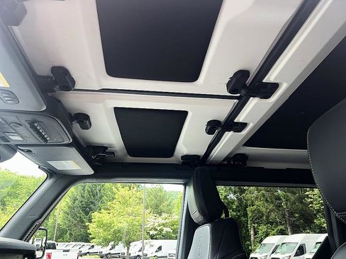 Used 2025 Ford Bronco Badlands AWD/4WD image 20