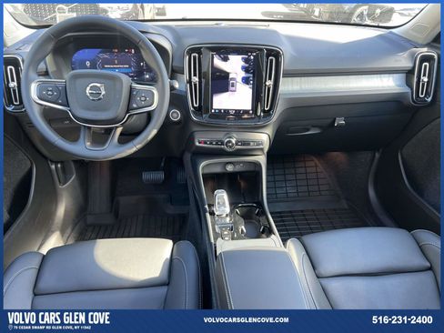 Used 2025 Volvo XC40 B5 Ultra w/ Climate Package image 12