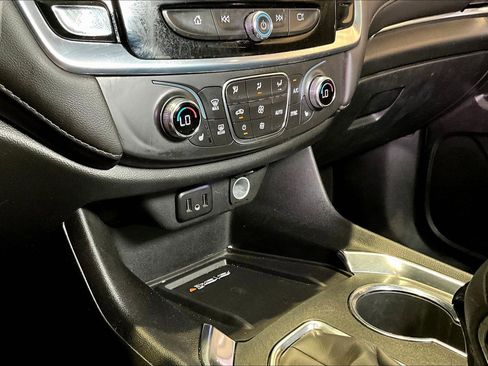 Used 2023 Chevrolet Traverse LT AWD/4WD image 16