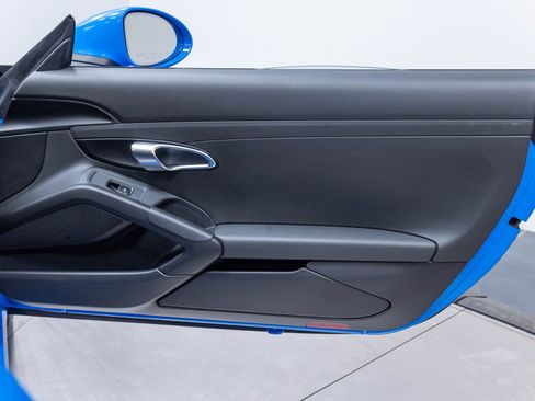 Used 2025 Porsche 718 Cayman RWD image 24
