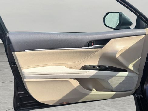 Used 2018 Toyota Camry XLE FWD image 25