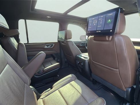 Used 2021 Chevrolet Suburban High Country image 13