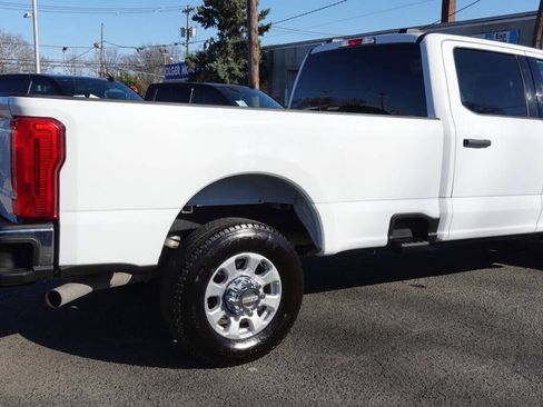 Used 2023 Ford F250 XLT AWD/4WD image 10