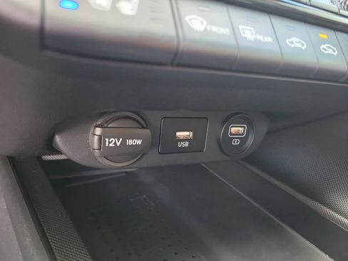 Used 2023 Hyundai Elantra Limited image 22