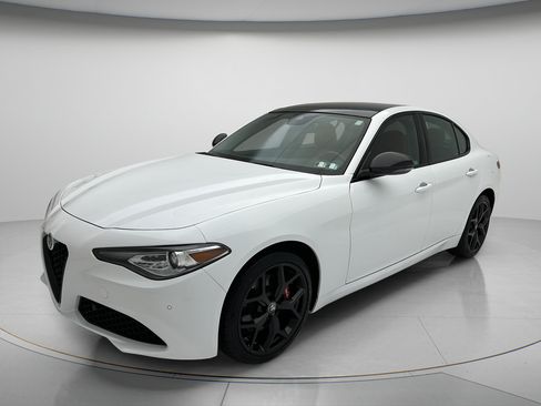 Used 2021 Alfa Romeo Giulia Ti w/ Nero Edizione AWD/4WD image 3