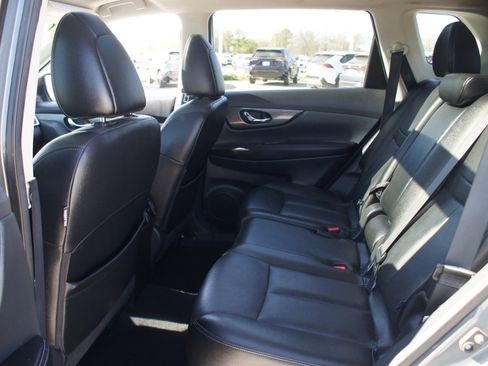 Used 2016 Nissan Rogue SL w/ SL Premium Package image 16