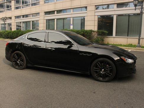 Used 2019 Maserati Ghibli S Q4 AWD/4WD image 2