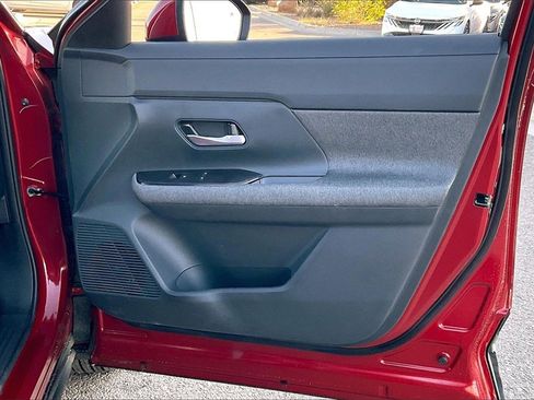 Used 2025 Nissan Kicks SV image 22