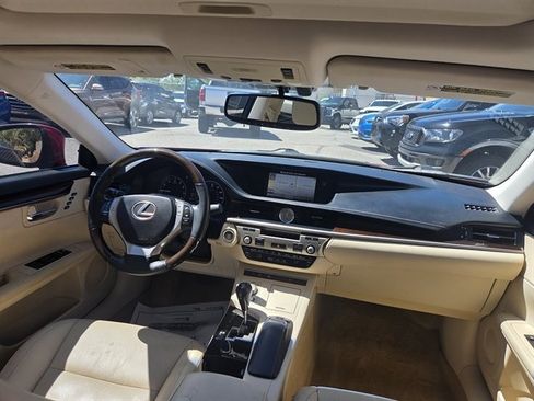 Used 2014 Lexus ES 350 w/ Luxury Package FWD image 5