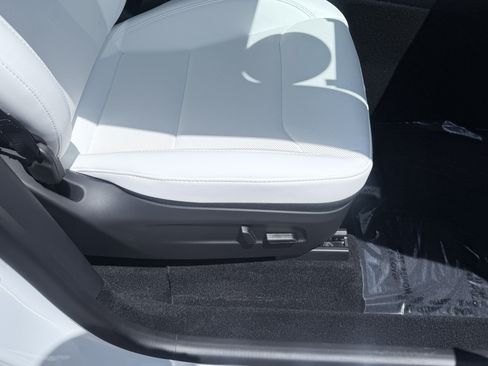 Used 2026 Tesla Model Y 2WD image 45