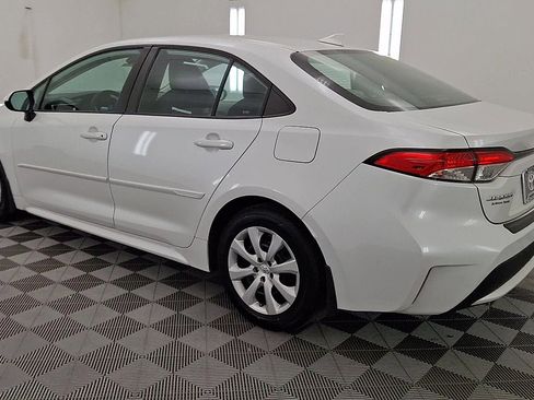Used 2022 Toyota Corolla LE image 2
