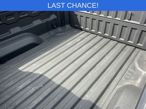 Used 2024 Chevrolet Colorado ZR2 w/ Technology Package AWD/4WD image 7