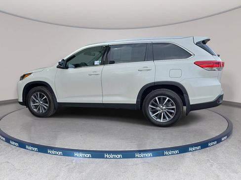 Used 2019 Toyota Highlander XLE w/ Carpet Mat Package (TMS) AWD/4WD image 9
