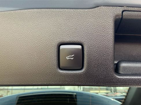 Used 2025 Ford Escape Platinum image 30