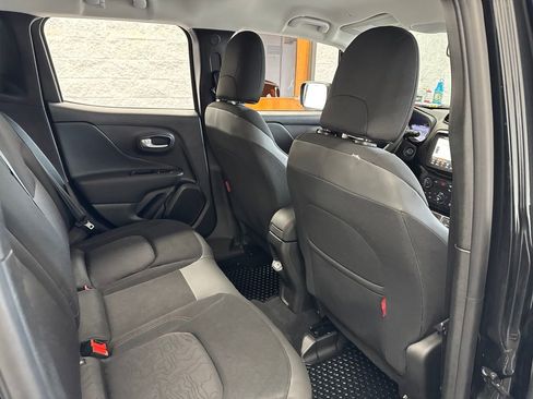 Used 2023 Jeep Renegade Trailhawk AWD/4WD image 44