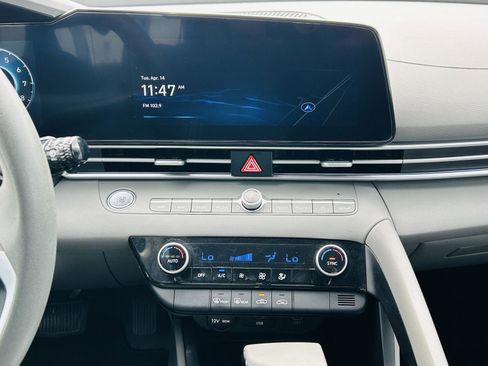 Used 2024 Hyundai Elantra SEL image 17