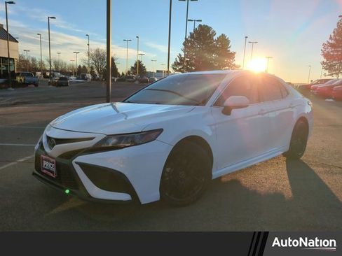 Used 2021 Toyota Camry SE image 1