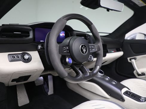 Used 2023 Maserati MC20 Spyder image 20