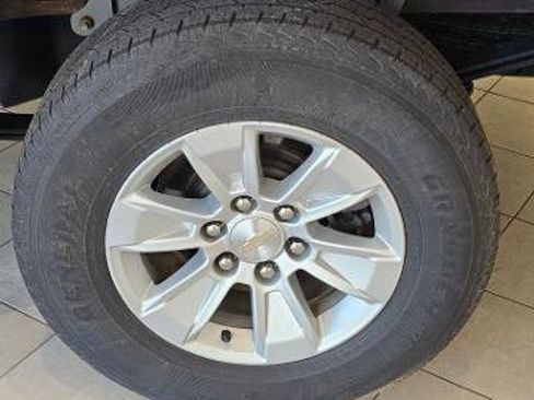 Used 2022 Chevrolet Silverado 1500 LT AWD/4WD image 9