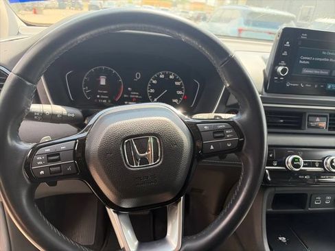 Used 2025 Honda Pilot Touring image 11