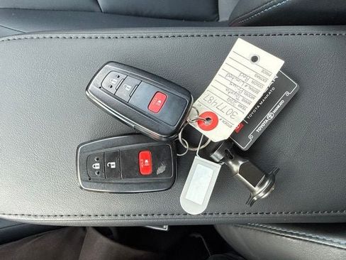 Used 2019 Toyota Prius Limited FWD image 30