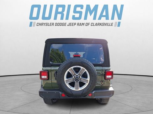 Used 2022 Jeep Wrangler Unlimited Sahara w/ Cold Weather Group AWD/4WD image 5
