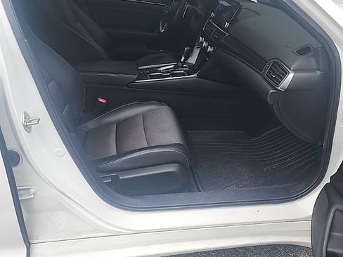 Used 2018 Honda Accord Sport image 14