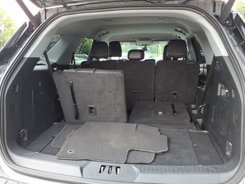Used 2022 Ford Explorer XLT w/ Equipment Group 202A AWD/4WD image 29