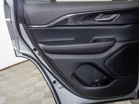 Used 2023 Jeep Grand Cherokee Altitude image 39