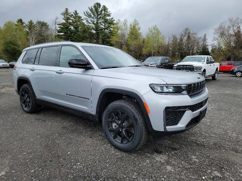 New 2026 Jeep Grand Cherokee L 4WD image 3
