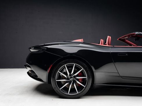 Used 2019 Aston Martin DB11 Volante RWD image 37