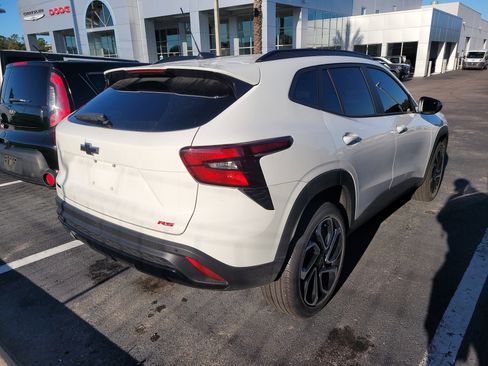 Used 2025 Chevrolet Trax RS w/ Sunroof Package image 4