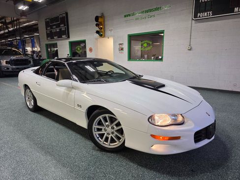 Used 2002 Chevrolet Camaro Z28 w/ SS Performance/Appearance Pkg RWD image 14