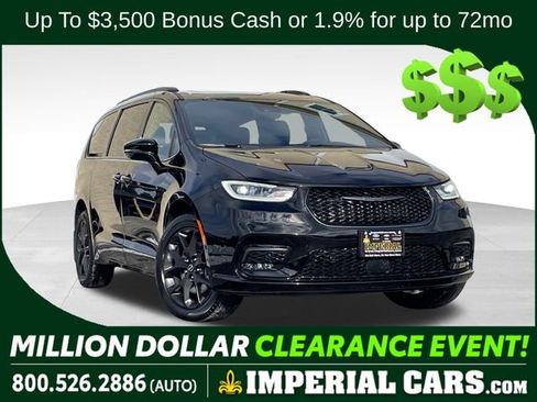 New 2026 Chrysler Pacifica Select image 1