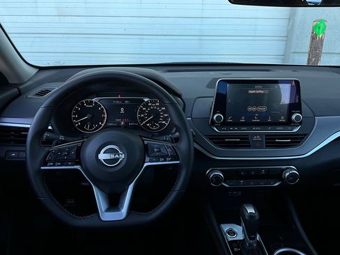 Used 2025 Nissan Altima 2.5 SR image 14