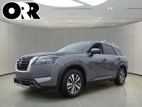 Certified 2025 Nissan Pathfinder SL FWD image 1