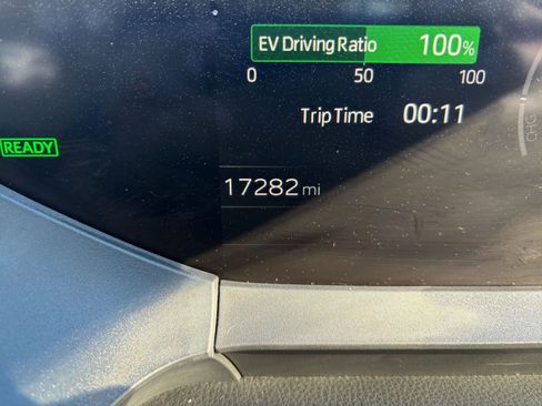 Used 2025 Toyota Prius LE image 38