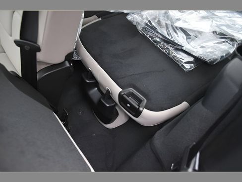 Certified 2026 Volvo XC90 B5 Core w/ Protection Package Premier AWD/4WD image 16