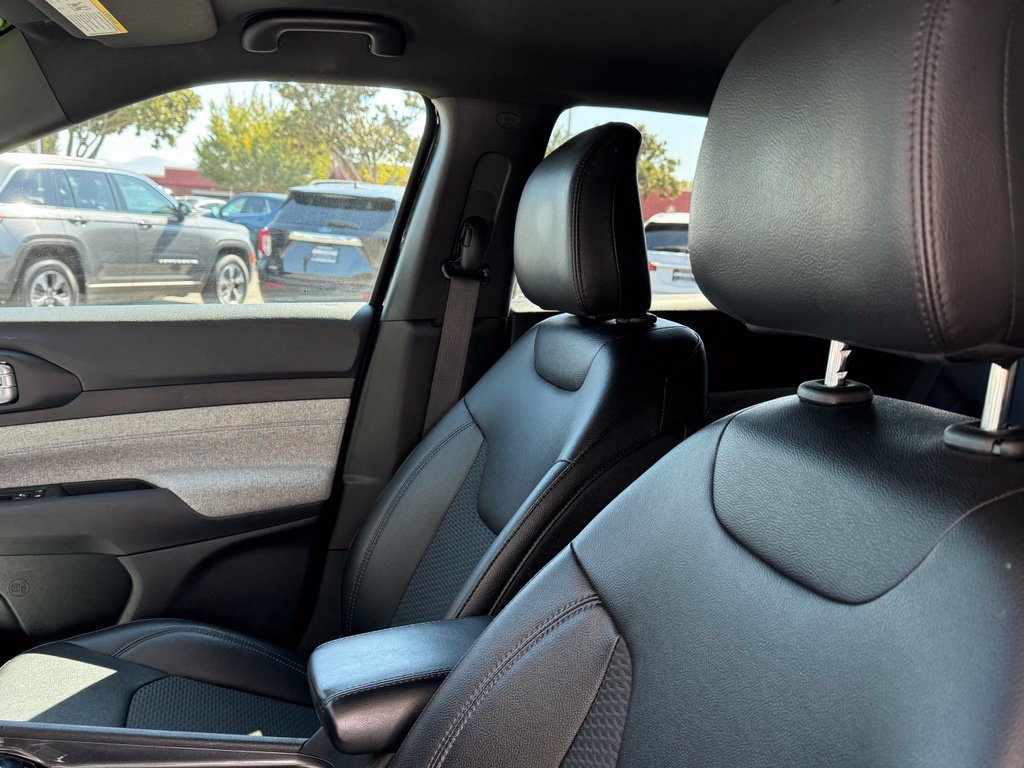 Used 2024 Jeep Compass Latitude AWD/4WD image 13