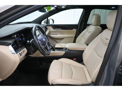 Used 2018 Cadillac XT5 Luxury w/ Driver Awareness Package FWD image 33
