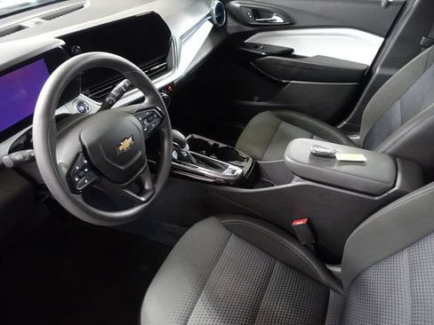 Used 2025 Chevrolet Trax LT FWD image 10