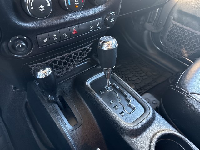 Used 2017 Jeep Wrangler Unlimited Rubicon AWD/4WD image 23
