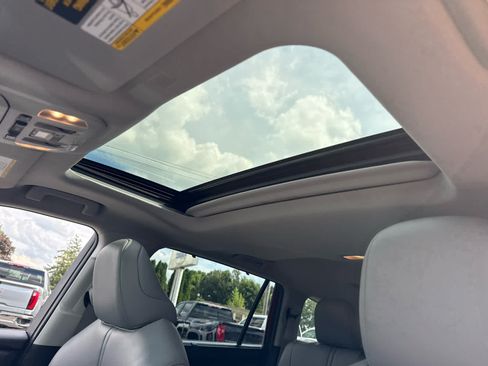 Used 2021 Toyota Highlander XLE AWD/4WD image 20